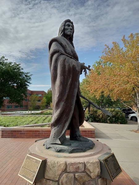 Chief Peopeomoxmox Monument