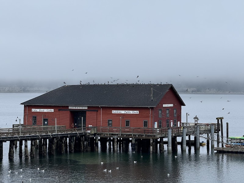 Salty Vons Waterfront Inn