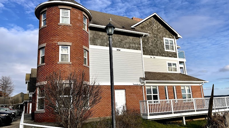 The Tides Inn & Suites