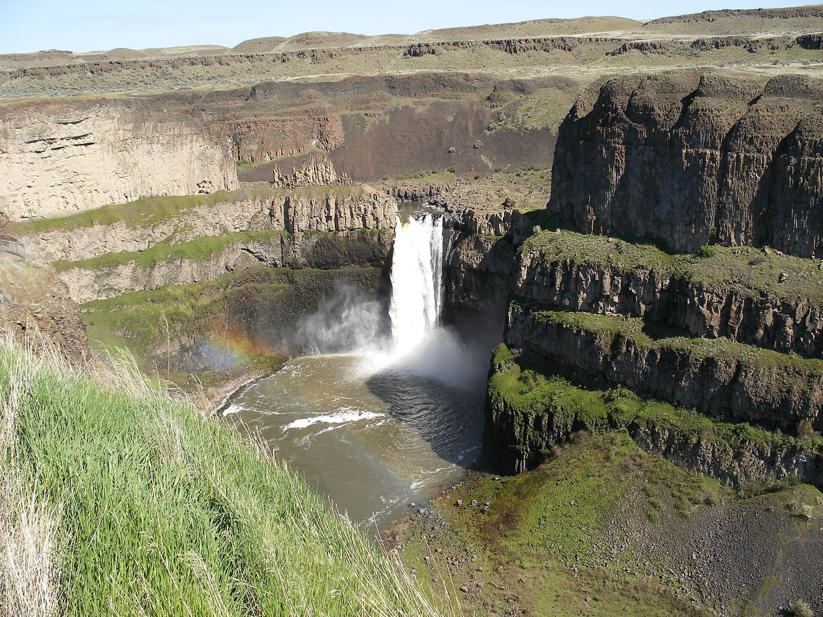 Palouse Falls plunging into a canyon in eastern Washington